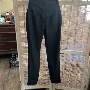 Lululemon Women's Black Pants for golf or leisure size 2 ankle length